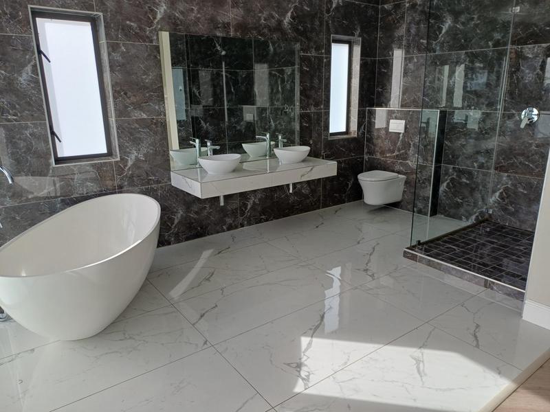 To Let 4 Bedroom Property for Rent in Somerset West Western Cape
